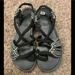 Braided Strap Sandals Black and White - size 7